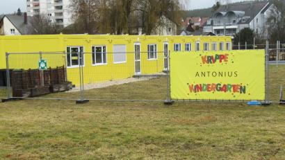 Bild: fg
Die Gebühren für die Hirschauer Kindertagesstätte werden angehoben, Kindergartenneubauten sind durch der Stadtrat aufgeschoben, die Kinder werden die provisorischen Container wohl noch einige Jahre nutzen müssen.