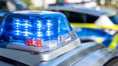 Symbolbild: David Inderlied/dpa/Symbolbild
Waffen und Drogen fand die Polizei bei einer Wohnungsdurchsuchung in Bruck.