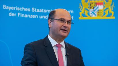 Archivbild: Lino Mirgeler/dpa
Albert Füracker (CSU), Finanzminister von Bayern.