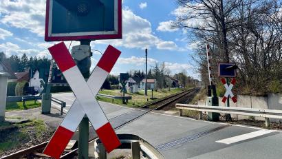 Bild: Gabi Schönberger
Der Bahnübergang im Weidener Stadtosten ist Ende April vier Tage lang gesperrt.