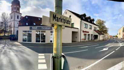 Archivbild: Gabi Schönberger
Wie lässt sich der Marktplatz in Mantel verschönern? Ein Architekturbüro erarbeitet ein Konzept.