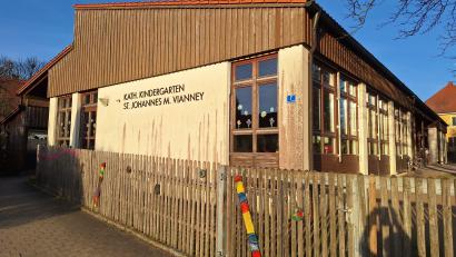 Bild: bey
Der Umbau des Katholischen Kindergarten ist im Vermögenshaus 2025 des Marktes Floß vorgesehen.
