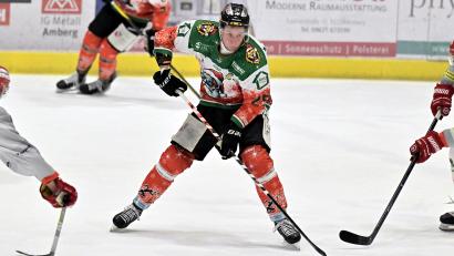Archivbild: Hubert Ziegler
Felix Köbele (Mitte) wird künftig nicht mehr das Trikot des ERSC Amberg tragen.