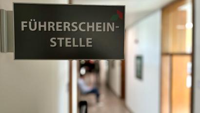 Bild: Gabi Schönberger
Die Führerscheinstelle im Weidener Rathaus ist eine begehrte Anlaufstelle. Auf Termine müssen Interessenten aber schon mal lange warten.