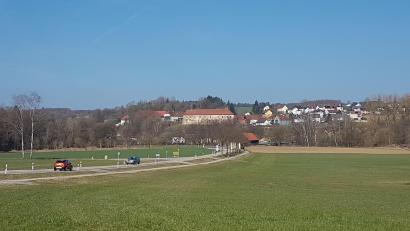Bild: gi
Hinter dem 900 Jahre alten Schloss Burgtreswitz werden sich künftig die Windräder drehen.