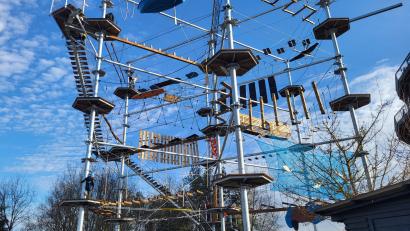 Bild: inMotion PARK/exb
In luftige Höhen können sich Wagemutige im neuen Hochseilgarten am Steinberger See begeben.