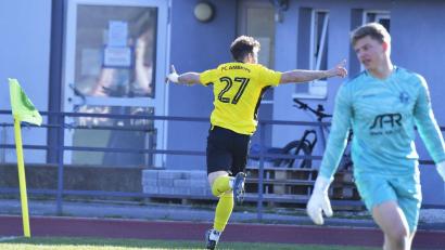Bild: Hubert Ziegler
Da brachen alle Dämme: Alexander Kloos (links) vom FC Amberg dreht nach seinem Siegtreffer zum 1:0 jubelnd ab.