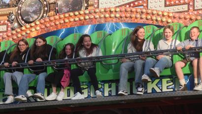 Bild: Hirsch
Looping-Gefühl können die Jugendlichen beim Volksfest in Wackersdorf schnuppern.