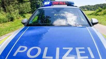 Symbolbild: Petra Hartl
Ein 20-jähriger Motorradfahrer hat sich bei einem Unfall den Oberschenkel gebrochen.