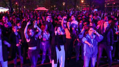 Bild: Wolfgang Steinbacher
Partystimmung pur: Das Kirschblütenfestival lockte über 1000 Besucher an.
