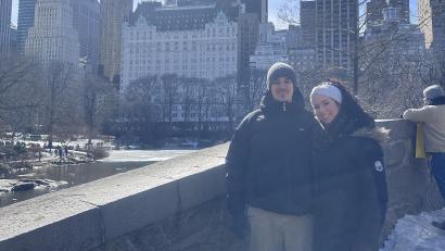 Bild: Lukas / exb
Jonah Lukas (24) und Chantal Prediger (21) aus Weiden im Februar in New York. Hier haben sie mit dem Helikopter einen Rundflug gemacht, der am Donnerstag in den Hudson River stürzte. Dabei kamen eine fünfköpfige Familie und der Pilot ums Leben.