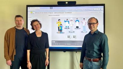 Bild: Manuel Lischka, Landratsamt Schwandorf/exb
Freude über das erste Online-Verfahren des Gesundheitsamtes Schwandorf: Im Bild (von links) Digitalisierungsmanager Christian Fröhlich, Abteilungsleiterin Dr. Stefanie Bauer und Stellvertreter Alexander Baranek.