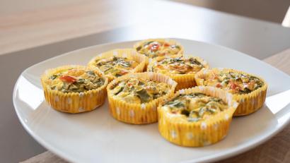 Bild: Marina Gube
Rührei aus dem Ofen: Eier-Gemüse-Muffins.