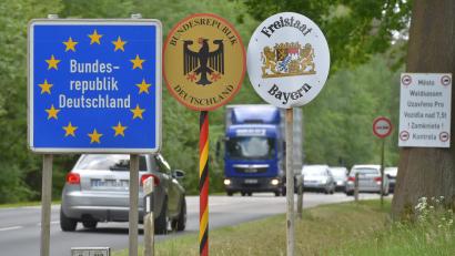 Bild: Slavomír Kube/dpa
Annäherung im Streit um Windkraft an der Grenze.