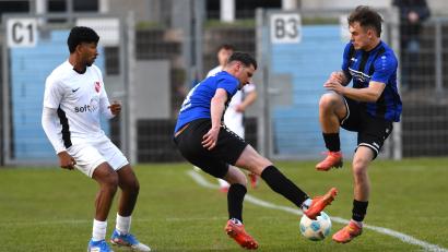 Bild: G. Büttner
Martin Ruda (rechts) fehlt der SpVgg SV Weiden am Samstag beim Gastspiel beim TSV Neudrossenfeld rotgesperrt.