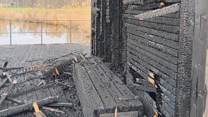 Bild: as
Komplett abgebrannt ist der sogenannte Storchenpavillon im Fischhofpark Tirschenreuth. Die Polizei Tirschenreuth ermittelt und sucht Zeugen, die bisher noch nicht befragt worden sind.