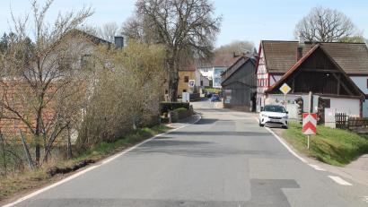 Bild: pi
Am 24. April beginnen die Arbeiten zur Erneuerung der Asphaltdeckschicht in Pfrentsch.