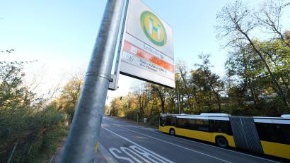 Symbolbild: Bernd Weißbrod/dpa
Wegen einer Straßensperrung in Sulzbach-Rosenberg ist auch der Busverkehr beeinträchtigt.