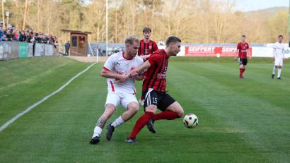 Archivbild: Dieter Jäschke
Felix Diermeier (rechts) und der SC Luhe-Wildenau sind am Gründonnerstag beim TSV Kareth-Lappersdorf zu Gast.