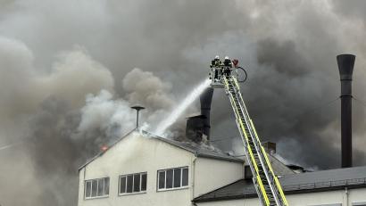 Archivbild: Matthias Bäumler/fph
Nach dem verheerenden Brand im September 2024 will das Unternehmen Lapp die komplett oder weitgehend zerstörten Gebäude schnellstmöglich wieder aufbauen.