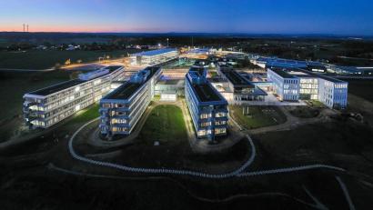 Bild: Grammer AG
Der Grammer-Betriebsrat befürchtete, dass die Firmen-Zentrale in Ursensollen, die erst vor gut viereinhalb Jahren offiziell eröffnet wurde, nach China verlagert wird. Dieses Schreckensgespenst konnte nun aber erstmal vertrieben werden.