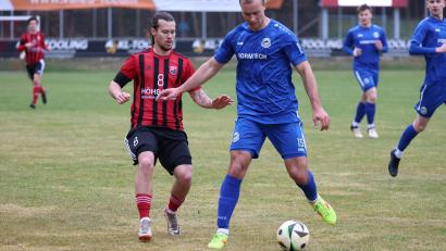 Archivbild: Dieter Jäschke
David Bezdicka (links) erzielte den einzigen Treffer beim 1:0-Sieg des SC Luhe-Wildenau am Donnerstagabend beim TSV Kareth-Lappersdorf.