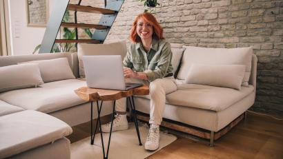 Symbolbild: Zacharie Scheurer/dpa
Alles im Blick: Soll ein neues Sofa her, helfen Skizzen oder Kartons bei der Planung im Raum.