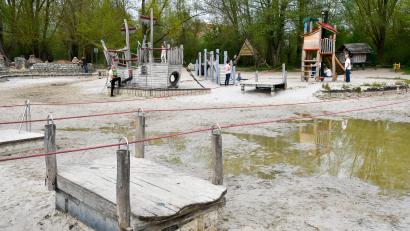 Bild: Petra Hartl
Am Piratenspielplatz in Amberg hat die neue Saison begonnen. Pünktlich zu den Osterferien.