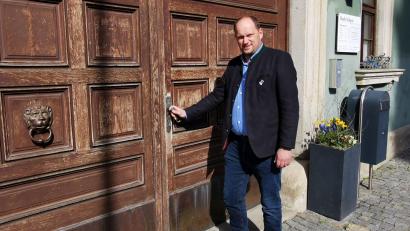 Bild: gz
Als stellvertretender Bürgermeister konnte Thomas Kleber reichlich Erfahrungen sammeln und bekam im Rathaus viele Einblicke in die Verwaltungstätigkeit. Jetzt will er den Markt Eslarn führen.
