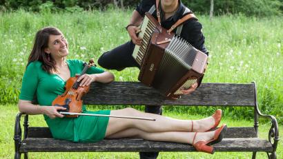 Bild: Kathrin Borchertz/exb
Marie-Josefin Melchior und Johann Zeller sind das Duo Klang-Zeit.