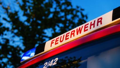 Symbolbild: Philipp von Ditfurth/dpa
Nach einem Stromausfall in Floß brannte es in einer Porzellanfabrik. Die Feuerwehr rückte aus, der Inhaber der Fabrik hatte das Feuer aber bereits selbst gelöscht.