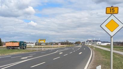 Bild: pz
Die Bundesstraße 15 südlich von Tirschenreuth ist ab Montag, 14. April, für mehrere Wochen gesperrt.