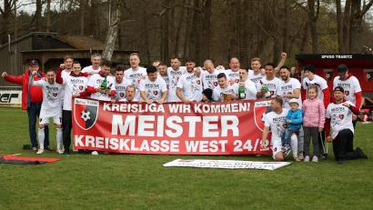 Bild: Dieter Jäschke
"Kreisliga wir kommen": Die Spieler der SpVgg Trabitz freuen sich über die Meisterschaft in der Kreisklasse West und den damit verbundenen Direktaufstieg.