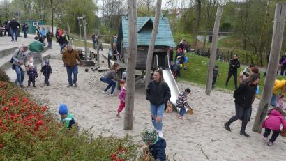 Bild: rn
Auf dem Areal des Kinderspielplatzes lockte eine neue "Disziplin": Suchen nach Eiern und Schokolade