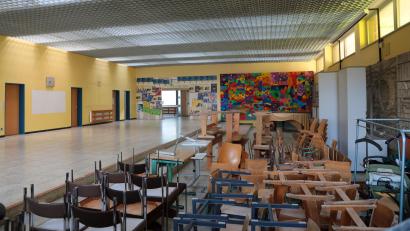 Archivbild: Wolfgang Steinbacher
Die Schule in Hirschau ist in einem schlechten Zustand. In die Aula hat es schon reingeregnet.