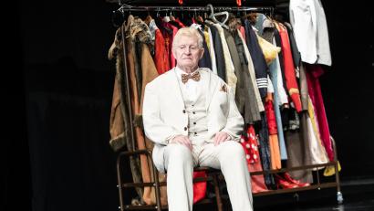 Bild: Bo Lahola/exb
Peter Bause gastiert als "Theatermacher" im Stadttheater Amberg.