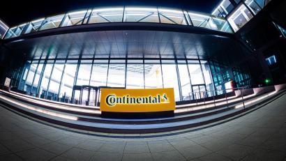 Bild: Moritz Frankenberg/dpa
Continental steht vor der Aufspaltung – der Konzern aus Hannover will sich von seiner Autozuliefersparte und seiner Kunststofftechniksparte trennen. (Archivbild)