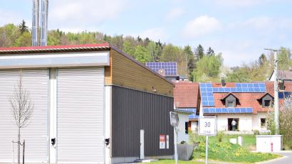Bild: no
Um die kommunale Wärmeplanung ging es im Gemeinderat Illschwang. Unter anderem mit der Hackschnitzelheizung im Südwesten des Orts ist schon eine Grundlage gelegt.