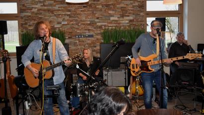 Bild: ubb
„Stefan Sommer & The Southside Ramblers“ sind nicht zum ersten Mal bei "Querbeet" dabei. Die Band spielt leidenschaftlich gern und spontan überall, ob im Urlaub, auf großen Bühnen oder nun auch im "Brot & Zeit."