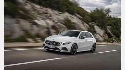 Bild: Daimler AG/dpa
Flotter Auftritt: Mercedes hat im Laufe der Jahre die A-Klasse vom vanartigen Gefährt zum dynamischen Kompakten gemacht.