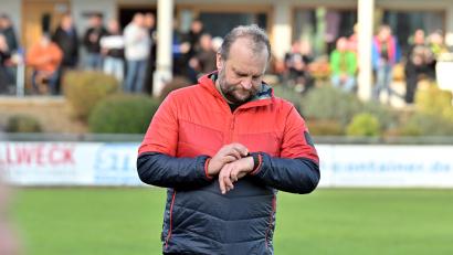 Archivbild: Hubert Ziegler
Noch verbleiben drei Spiele, doch Trainer Bernd Scheibel und der 1. FC Rieden haben sich mehr oder weniger schon mit dem zweiten Platz hinter Ursulapoppenricht abgefunden.
