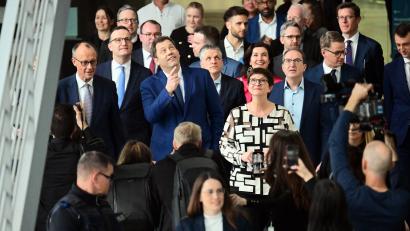 Bild: Sebastian Christoph Gollnow/dpa
Wen CDU, CSU und SPD ins Kabinett des wohl künftigen Kanzlers Friedrich Merz schicken werden, ist noch offen.