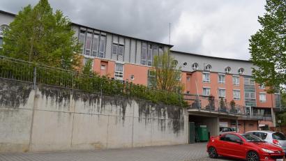 Bild: bnr
Oberhalb der Weiherstraße soll in der Nähe des BRK Seniorenheims "Arche Noah" eine Photovoltaikanlage mit einer Leistung von 60 kWp errichtet werden. Die Anlage dient ausschließlich der Eigenversorgung.