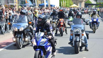Bild: -/Polizeipräsidium Oberfranken/dpa
Mehr als 3.500 Biker waren nach Polizeiangaben zur Motorradsternfahrt nach Kulmbach angereist.