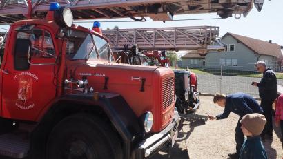 Bild: kek
Das Feuerwehr-Oldtimertreffen auf dem Maffaigelände stieß auf großes Interesse.