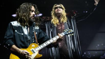 Bild: Marijan Murat/dpa
Tom (links) und Bill Kaulitz bei einem Konzert im März. (Archivbild)