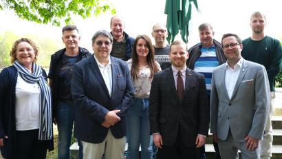 Bild: Rudi Hirsch/exb
Neuwahlen gab es bei der Bäckerinnung: Das Bild zeigt von links Claudia Mendel, Geschäftsführerin der Kreishandwerkerschaft Schwandorf, Kurt Scherl, Christian Glaab, Roland Moser, Stefanie Rester-Schmid, Sebastian Scheitinger, Marcel Morawe, Helmut Kosler, Kreishandwerksmeister Florian Danzl und Michael Morawe.