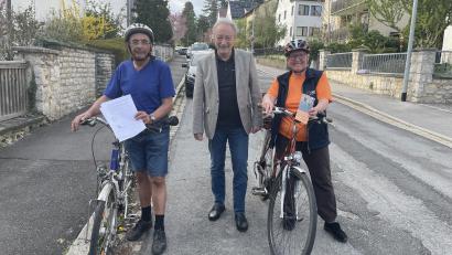 Bild: Lukas Büchold
Franz Gerl, 2. Vorsitzender des ADFC Amberg-Sulzbach und Initiator der Statistik, Gernot Schötz, 1. Vorsitzender der Verkehrswacht Amberg und Sigrid Spies, 1. Vorsitzende des ADFC Amberg Sulzbach (von links).