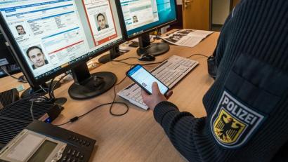 Bild: Bundespolizei 
Ein Dieb kam nicht davon: Ein "Super-Recognizer" erkannte den Tatverdächtigen einen Tag nach dem Diebstahl am Regensburger Hauptbahnhof wieder.