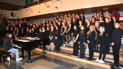 Bild: jr
Einen Höhepunkt des Konzerts gestaltete der Kammerchor des Gymnasiums unter Leitung von Andreas Krauß.
